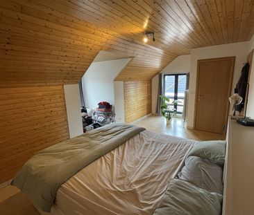 Gunstig gelegen 2 slaapkamer duplex appartement met garage. - Photo 5