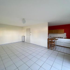 Location Appartement 3 pièces 66m² CHATEAUBRIANT 44110 - Photo 2