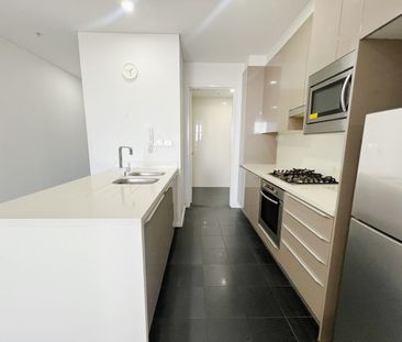 Two-bedroom apartment with stunning water and city views! Partly Fu... - Photo 3