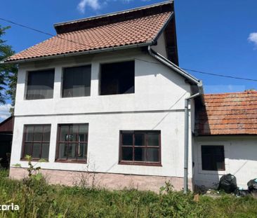 Teren ingradit si casa la rosu - Fotografie 5