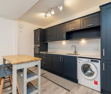 2 bedroom flat to rent - Photo 2