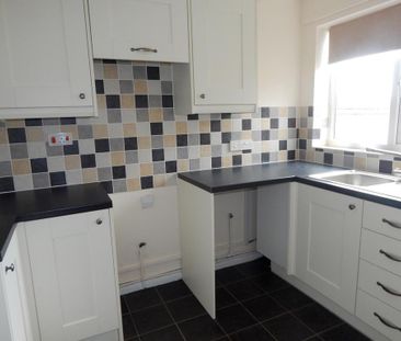 2 bedroom semi-detached house to rent - Photo 5