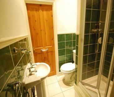 Spacious 5 bedroom mid terrace. Close to university and amenities - Photo 5