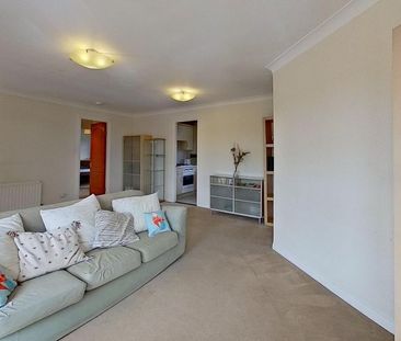 2 bedroom flat to rent - Photo 2