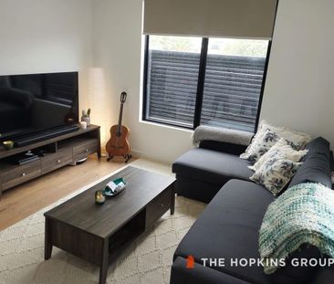 Light & bright spacious 2 bedroom townhouse!! - Photo 1