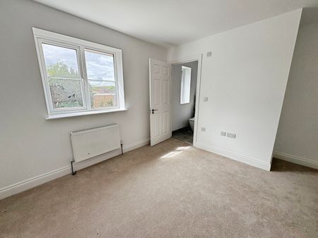 Turnpike Close, Runfold, Farnham, Surrey, GU10 - Photo 3