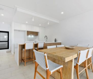 Stylish 2 Bedroom home with private court yard - Photo 6