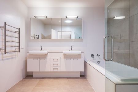 Palatial North Facing Apartment - Over 55's - Photo 4