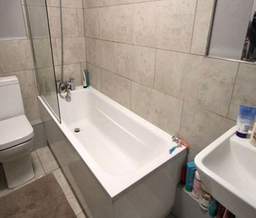 6 Bed - 10 Ashville Avenue, Hyde Park, Leeds - LS6 1LX - Student - Photo 5