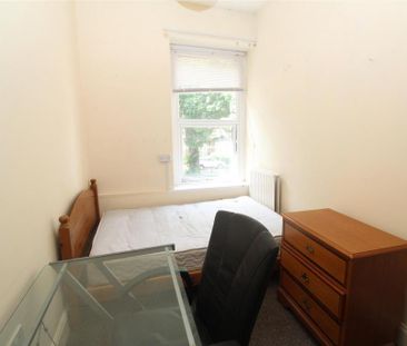 8 bedroom private hall to rent - Photo 2