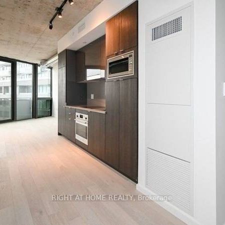 1 Bed & 1 Bath - Harris Square Condominiums - Photo 3