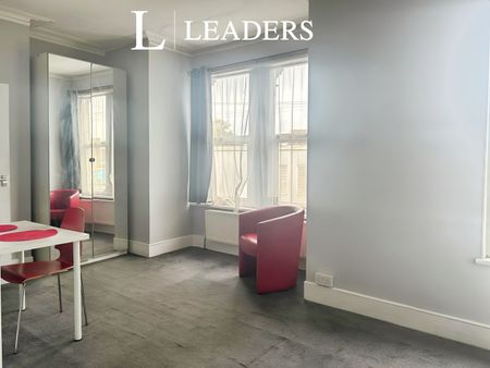 6 bedroom house to rent Sutton Road, SS2 - Photo 2