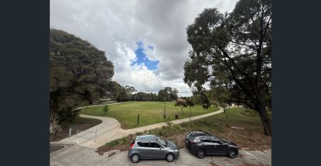 FANTASTIC LOCATION, FRESHLY RENOVATED! - Photo 2