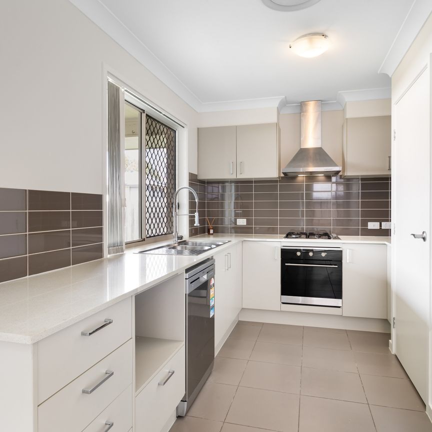 10 Wallarah Parade, North Lakes QLD 4509 - House For Rent - $675 | Domain - Photo 1