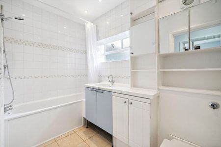 One bed available to rent on Cochrane Street, NW8. - Photo 4