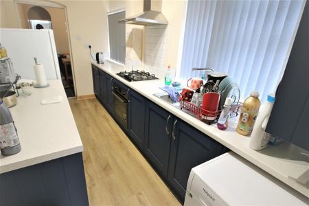 3 bedroom terraced house to rent - Photo 5
