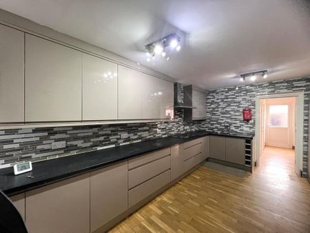 6 bedroom semi-detached house to rent - Photo 4