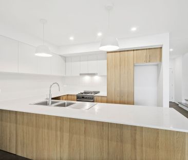 Stunning Brand New 3 Bedroom Duplex - Photo 3