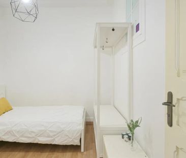 Room in a shared 4-bedroom apartment for rent in Lisbon - Foto 6