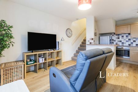 1 bedroom house to rent Cornhill Close, Addlestone, KT15 - Photo 5