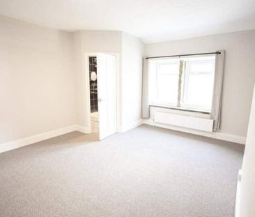 4 bedroom end of terrace house to rent - Photo 3