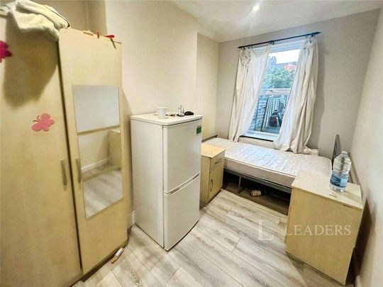 1 bedroom in a house share to rent - Photo 1