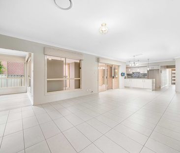 ''A'' GRADE LOCATION & GORGEOUS HOME! - Photo 5