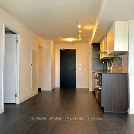 Mount Pleasant / Eglinton Ave Functional 1Bdrm Lrg Closet Open Balcon - Photo 3