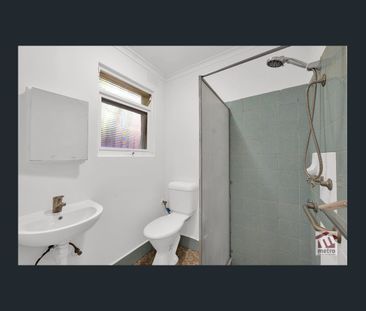 POSITION PERFECT - FRESHLY PAINTED! - Photo 3