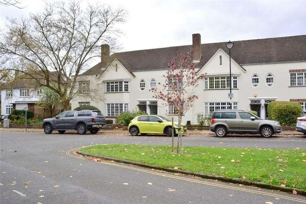 Lock Chase, London, SE3 - Photo 1