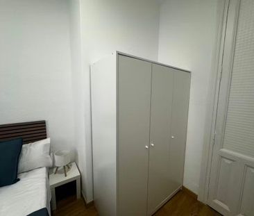 Calle de Trafalgar, Madrid, Community of Madrid 28010 - Photo 4