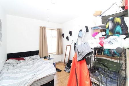 3 bedroom flat to rent - Photo 3