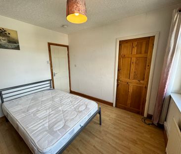 Giles Avenue, Tang Hall - P1849 - Photo 3