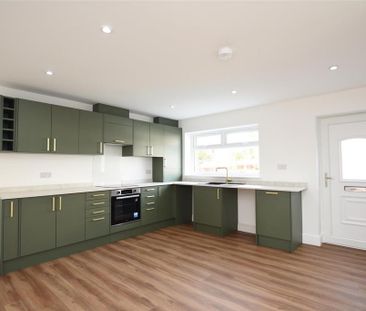 3 bedroom end of terrace house to rent - Photo 2