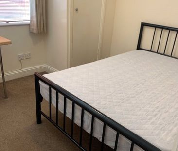 3 bedroom apartment to rent - Photo 4