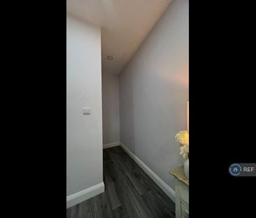 1 bedroom in a house share to rent - Photo 6