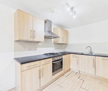2 bedroom Flat in Red Kite Court, Maidenhead - Photo 3