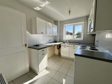 3 bedroom detached house to rent - Photo 3