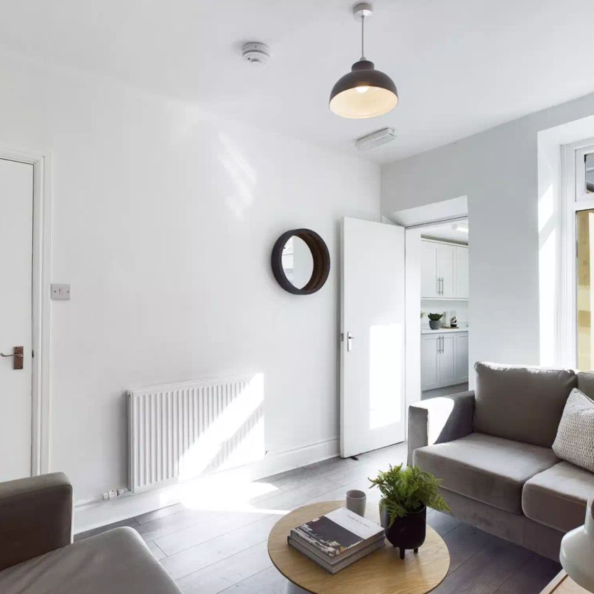 5 Bedroom House - Photo 1