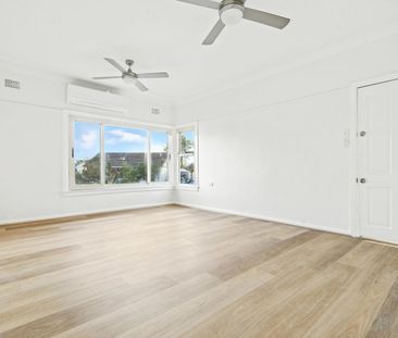Beautifully updated three bedroom home - Photo 1