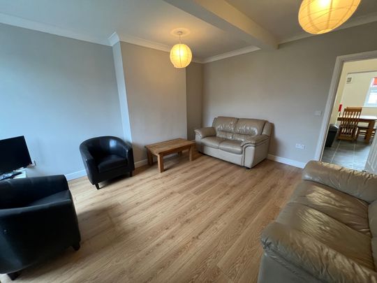 Burlington Avenue, Tang Hall - P1817 - Photo 1