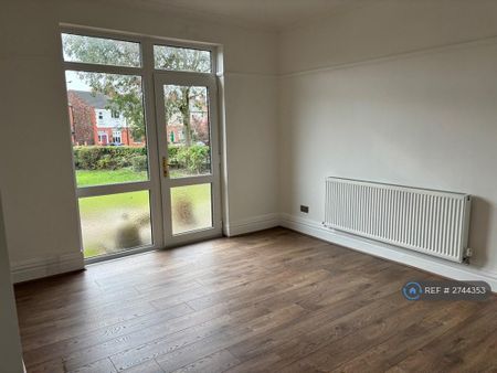 3 bedroom semi-detached house to rent - Photo 2