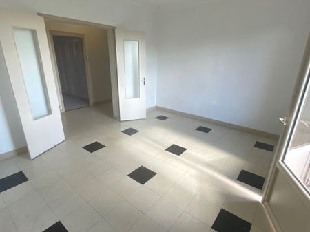 Location Appartement 3 pièces 66m² CASTELSARRASIN 82100 - Photo 2