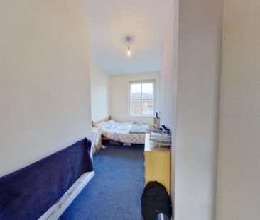 6 bedroom flat to rent - Photo 3