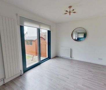 4 bedroom detached house to rent - Photo 2
