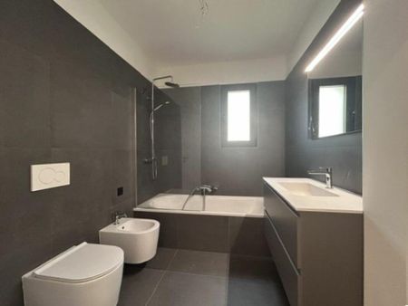 NUOVO ATTICO 3.5 LOCALI CON ROOFTOP DI 38MQ VISTA LAGO - Foto 5