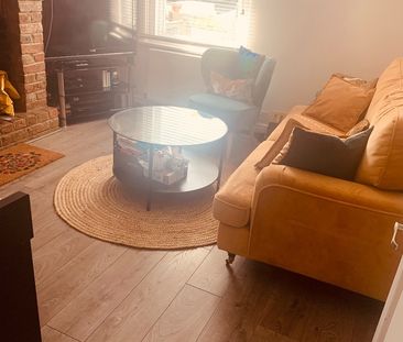 2 Bed Terraced House, Tamworth Lane, CR4 - Photo 2