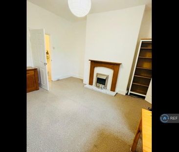 3 bedroom flat to rent - Photo 6