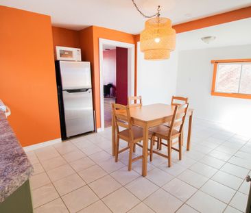 COZY 2 BEDROOM HOUSE IN FORT ERIE!! - Photo 5