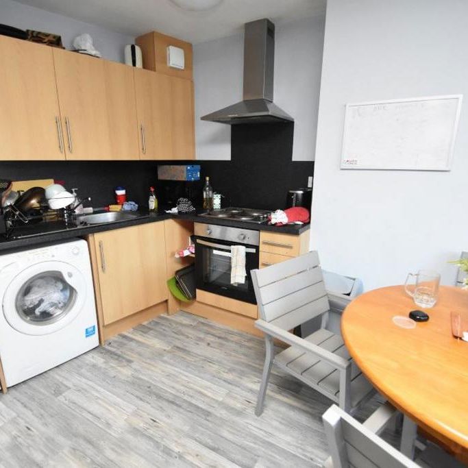3 bedroom flat to rent - Photo 1